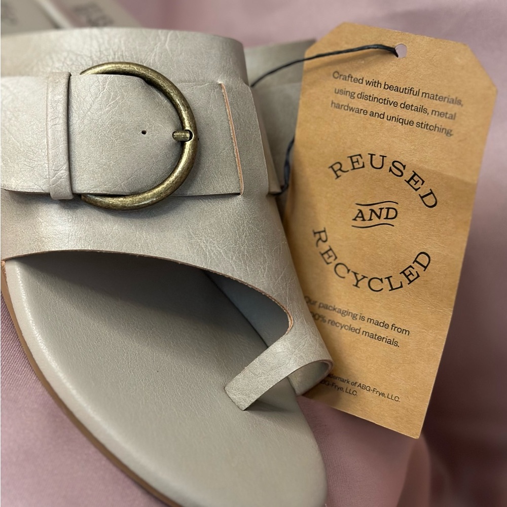 COPY - Frye And Co Womens Quincey Thong Sandals Taupe Gray Faux Leather Wedge 8… - Picture 8 of 16